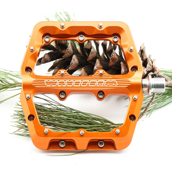 orange bike pedals Wolf Tooth Waveform Pedals Large (Orange)