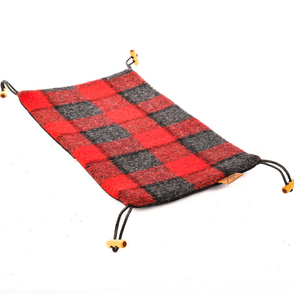 Fifth Season Canvas: Pat Mat for Wald MEDIUM 137 baskets ( Red and Black Flannel Wool Top / Black Bottom)