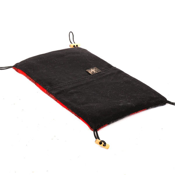 Fifth Season Canvas: Pat Mat for Wald MEDIUM 137 baskets ( Red and Black Flannel Wool Top / Black Bottom)